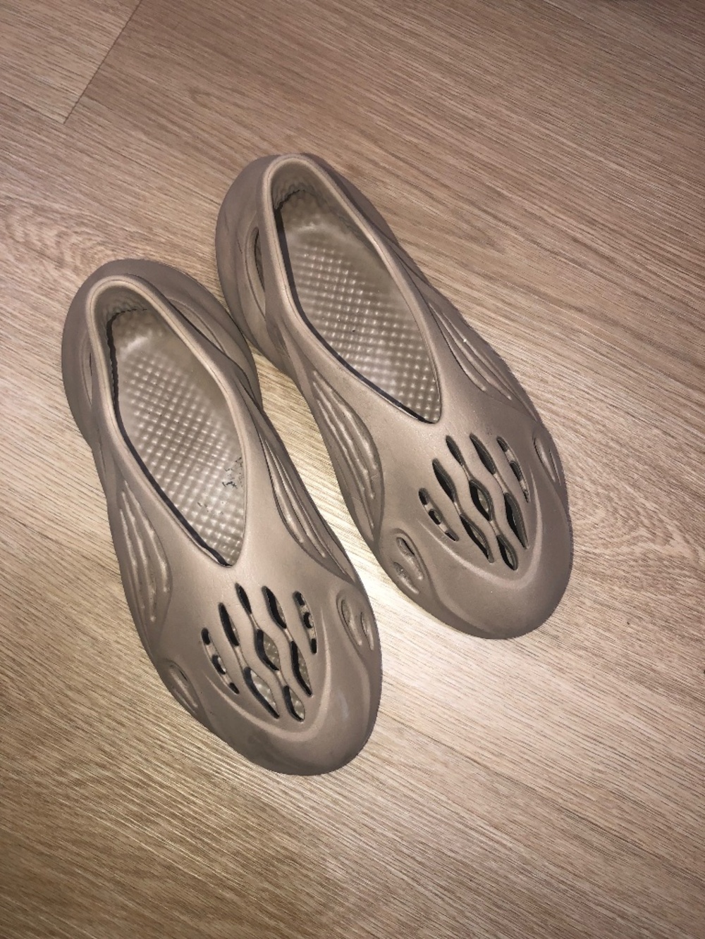 YZY Slides SAND size 9